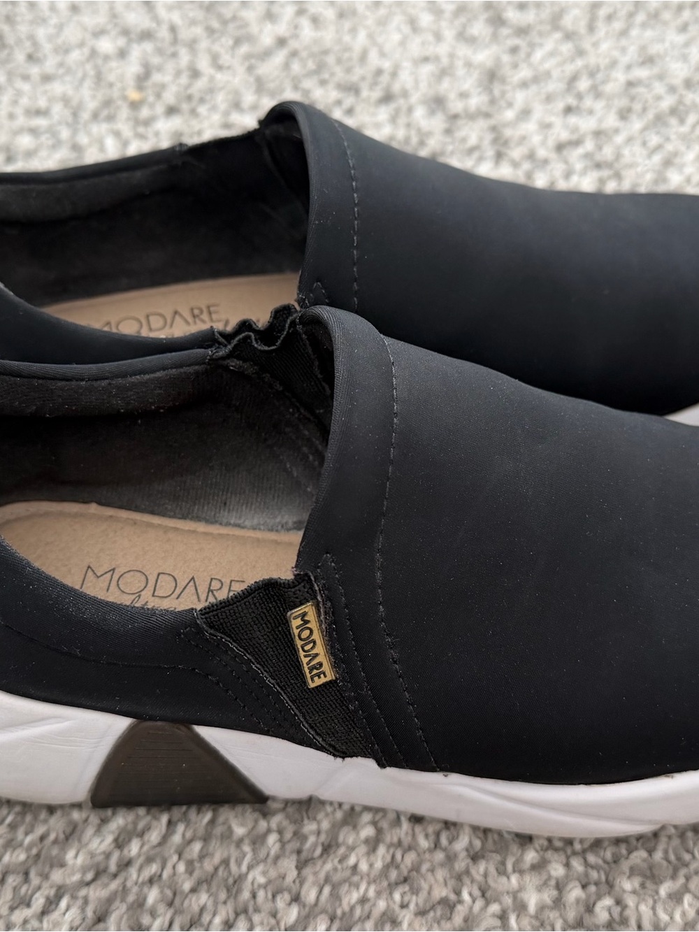 MODARE Black Slip-On Sneakers